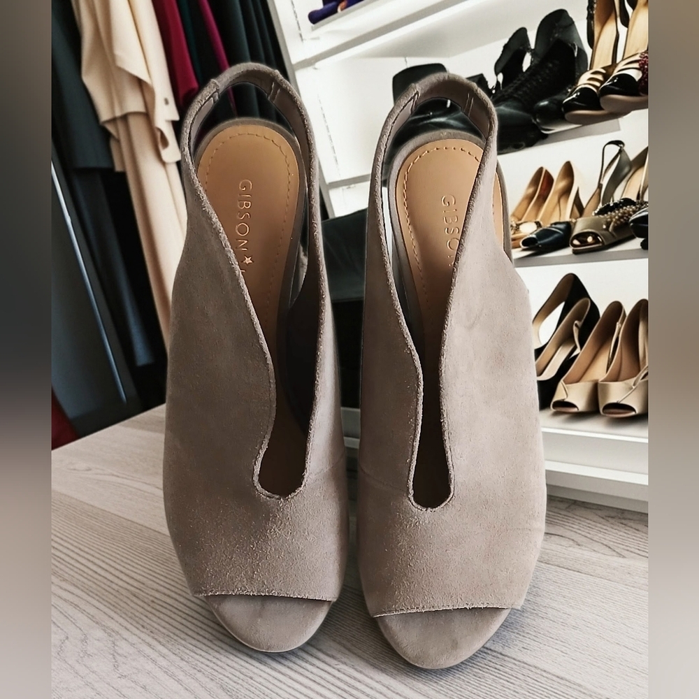GIBSON LATIMER Tan Mules Elegant Suede Finish Size 7.5